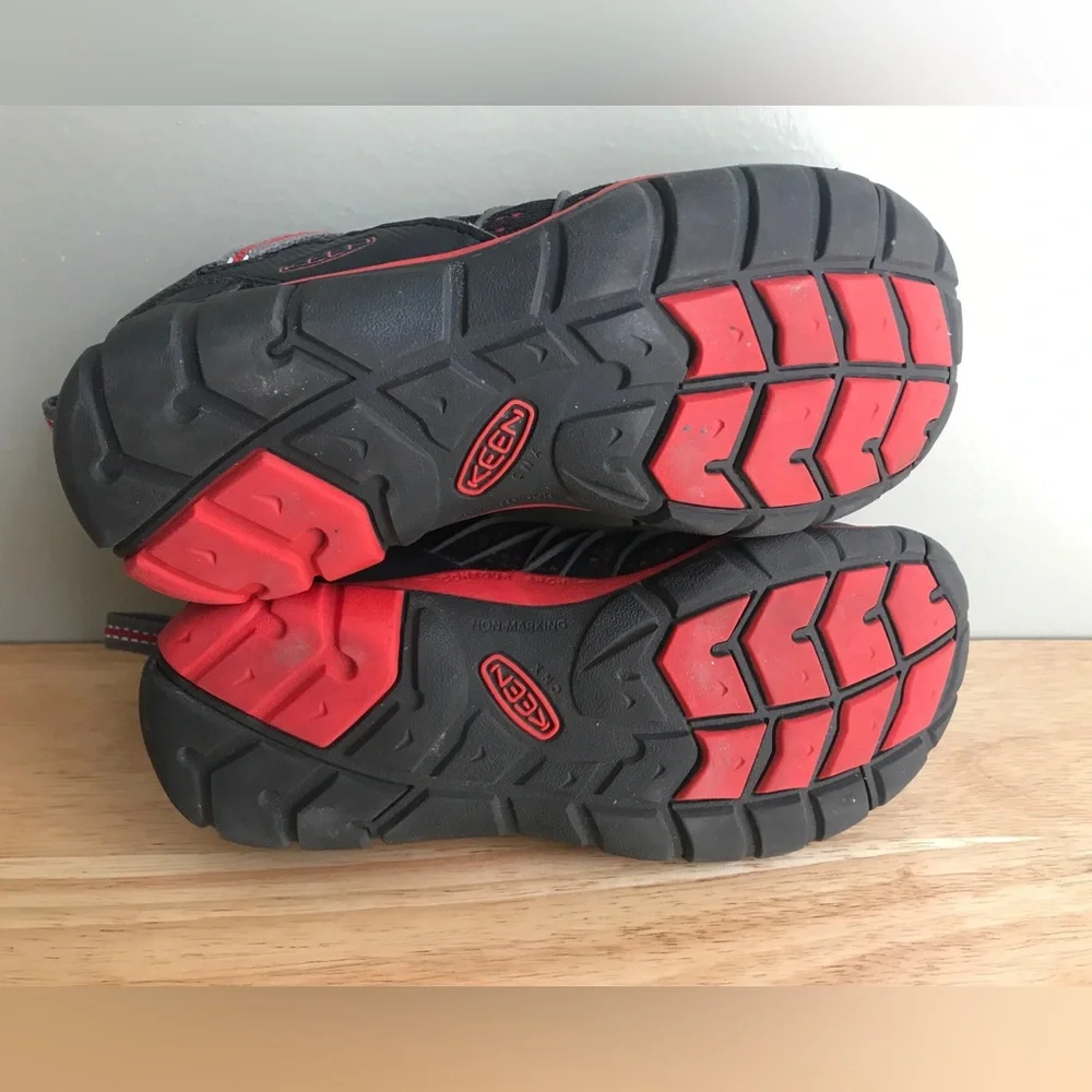 Keen Waterproof Shoes Big Kids Size: US 2 EUR 34 CM 21